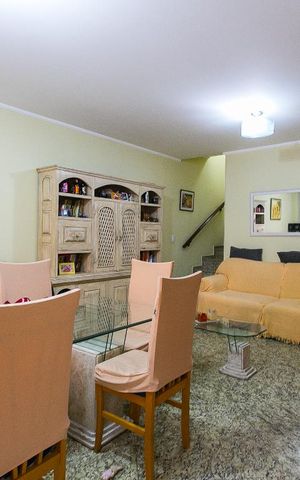 Casa de condomínio à venda com 155m², 3 quartos e 3 vagasSala