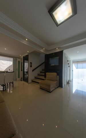 Casa de condomínio à venda com 90m², 2 quartos e 3 vagas Casa de condomínio à venda com 90m², 2 quartos e 3 vagasSala