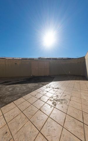 Casa de condomínio à venda com 90m², 2 quartos e 3 vagas Casa de condomínio à venda com 90m², 2 quartos e 3 vagasÁrea Externa
