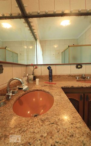 Casa à venda com 400m², 3 quartos e 5 vagasBanheiro da Suíte 3