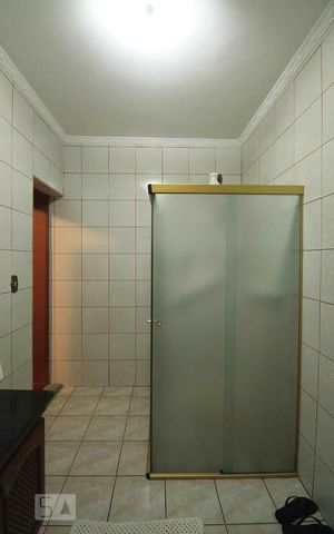 Casa à venda com 400m², 3 quartos e 5 vagasBanheiro da Suíte 2