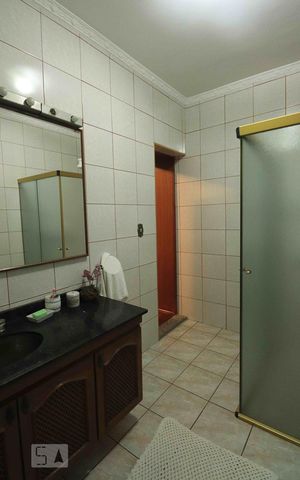 Casa à venda com 400m², 3 quartos e 5 vagasBanheiro da Suíte 2