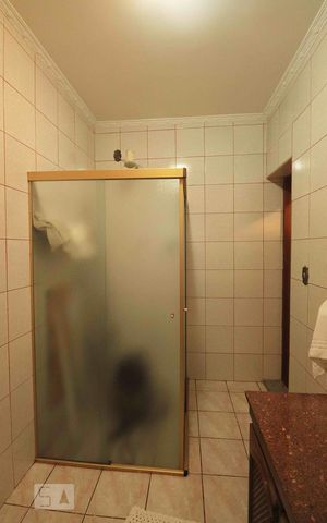 Casa à venda com 400m², 3 quartos e 5 vagasBanheiro da Suíte 1
