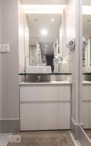 Apartamento para alugar com 90m², 3 quartos e 1 vaga Apartamento para alugar com 90m², 3 quartos e 1 vagaBanheiro da Suíte