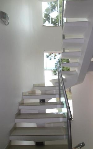 Casa à venda com 475m², 3 quartos e 5 vagasAcesso para as suites