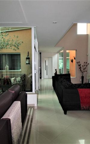 Casa à venda com 475m², 3 quartos e 5 vagasSala