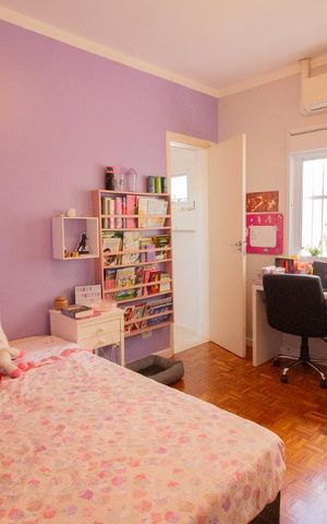 Casa à venda com 250m², 4 quartos e 2 vagassuíte  3