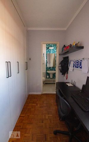 Casa à venda com 250m², 4 quartos e 2 vagassuíte  2