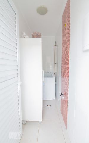 Casa à venda com 250m², 4 quartos e 2 vagasArea de serviço