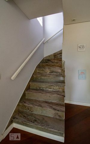 Casa à venda com 250m², 4 quartos e 2 vagasescada acesso dormitorios