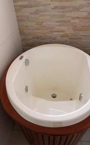 Casa à venda com 250m², 4 quartos e 2 vagassuite 1