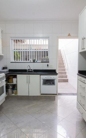 Casa à venda com 250m², 4 quartos e 2 vagasCozinha