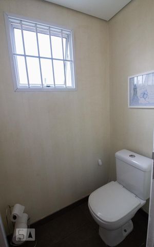 Casa à venda com 250m², 4 quartos e 2 vagasLavabo