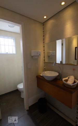 Casa à venda com 250m², 4 quartos e 2 vagasLavabo