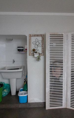 Casa à venda com 250m², 4 quartos e 2 vagasArea de serviço