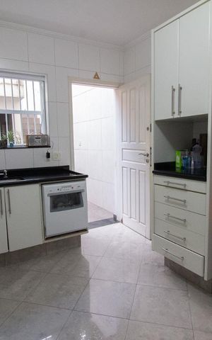 Casa à venda com 250m², 4 quartos e 2 vagasCozinha
