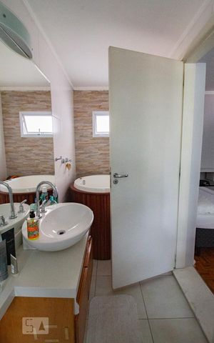 Casa à venda com 250m², 4 quartos e 2 vagassuite 1