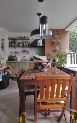 Apartamento à venda com 96m², 2 quartos e 2 vagasVaranda