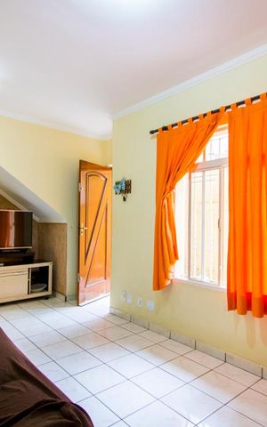 Casa à venda com 180m², 4 quartos e 2 vagas Casa à venda com 180m², 4 quartos e 2 vagasSala