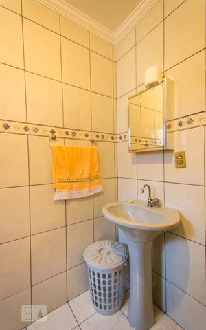 Casa à venda com 180m², 4 quartos e 2 vagas Casa à venda com 180m², 4 quartos e 2 vagasBanheiro Social 1