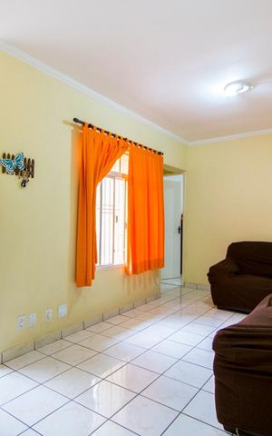 Casa à venda com 180m², 4 quartos e 2 vagas Casa à venda com 180m², 4 quartos e 2 vagasSala
