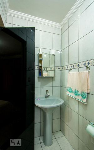 Casa à venda com 180m², 4 quartos e 2 vagas Casa à venda com 180m², 4 quartos e 2 vagasBanheiro da Suíte