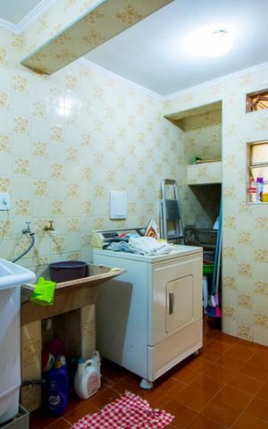 Casa à venda com 180m², 4 quartos e 2 vagas Casa à venda com 180m², 4 quartos e 2 vagasÁrea de Serviço