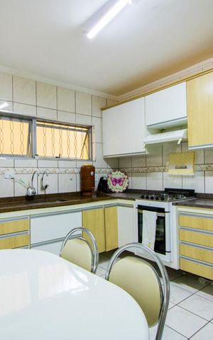 Casa à venda com 180m², 4 quartos e 2 vagas Casa à venda com 180m², 4 quartos e 2 vagasCozinha