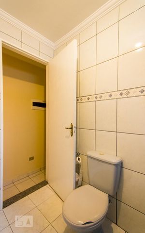 Casa à venda com 180m², 4 quartos e 2 vagas Casa à venda com 180m², 4 quartos e 2 vagasBanheiro Social 1