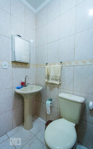 Casa à venda com 180m², 4 quartos e 2 vagas Casa à venda com 180m², 4 quartos e 2 vagasBanheiro Social 2