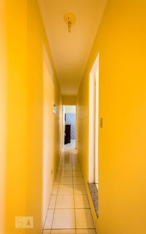Casa à venda com 180m², 4 quartos e 2 vagas Casa à venda com 180m², 4 quartos e 2 vagasCorredor