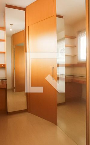 Casa de condomínio à venda com 260m², 4 quartos e 2 vagas Casa de condomínio à venda com 260m², 4 quartos e 2 vagasCloset suite