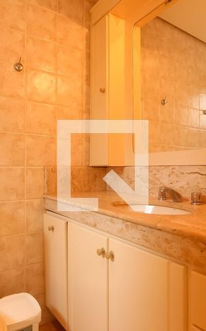 Casa de condomínio à venda com 260m², 4 quartos e 2 vagas Casa de condomínio à venda com 260m², 4 quartos e 2 vagasBanheiro suite 2