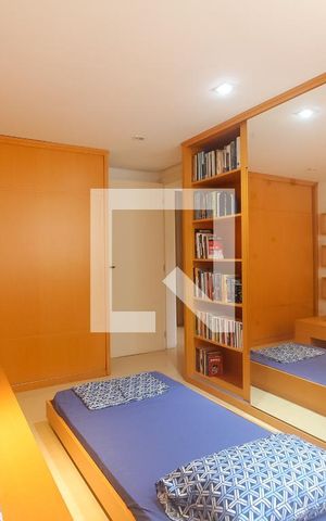 Casa de condomínio à venda com 260m², 4 quartos e 2 vagas Casa de condomínio à venda com 260m², 4 quartos e 2 vagasQuarto 3