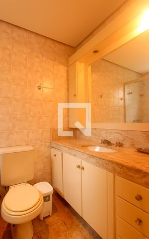 Casa de condomínio à venda com 260m², 4 quartos e 2 vagas Casa de condomínio à venda com 260m², 4 quartos e 2 vagasBanheiro suite 2