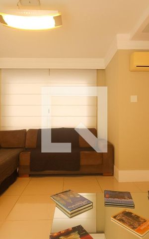 Casa de condomínio à venda com 260m², 4 quartos e 2 vagas Casa de condomínio à venda com 260m², 4 quartos e 2 vagasSala