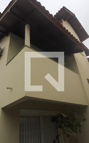 Casa de condomínio à venda com 260m², 4 quartos e 2 vagas Casa de condomínio à venda com 260m², 4 quartos e 2 vagasFachada casa