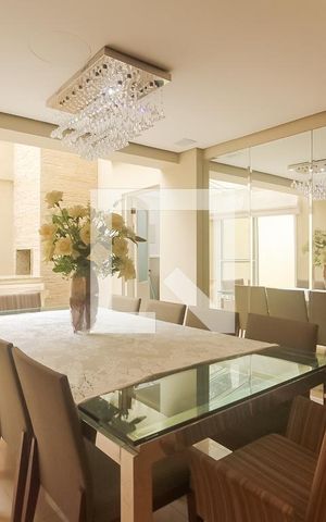 Casa de condomínio à venda com 260m², 4 quartos e 2 vagas Casa de condomínio à venda com 260m², 4 quartos e 2 vagasSala