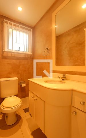 Casa de condomínio à venda com 260m², 4 quartos e 2 vagas Casa de condomínio à venda com 260m², 4 quartos e 2 vagasLavabo