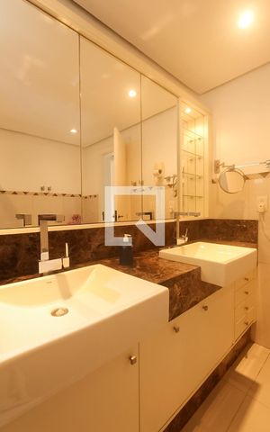 Casa de condomínio à venda com 260m², 4 quartos e 2 vagas Casa de condomínio à venda com 260m², 4 quartos e 2 vagasBanheiro suite