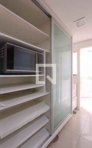 Casa de condomínio à venda com 260m², 4 quartos e 2 vagas Casa de condomínio à venda com 260m², 4 quartos e 2 vagasCozinha