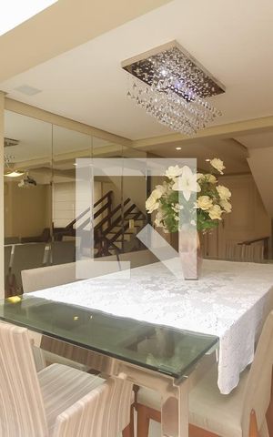 Casa de condomínio à venda com 260m², 4 quartos e 2 vagas Casa de condomínio à venda com 260m², 4 quartos e 2 vagasSala