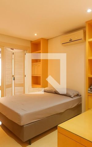 Casa de condomínio à venda com 260m², 4 quartos e 2 vagas Casa de condomínio à venda com 260m², 4 quartos e 2 vagasSuite 2