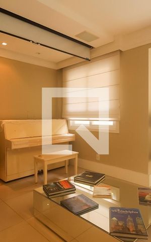 Casa de condomínio à venda com 260m², 4 quartos e 2 vagas Casa de condomínio à venda com 260m², 4 quartos e 2 vagasSala