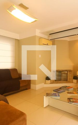 Casa de condomínio à venda com 260m², 4 quartos e 2 vagas Casa de condomínio à venda com 260m², 4 quartos e 2 vagasSala