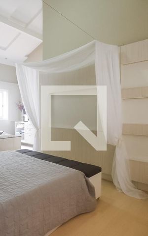 Casa de condomínio à venda com 260m², 4 quartos e 2 vagas Casa de condomínio à venda com 260m², 4 quartos e 2 vagasSuite 1