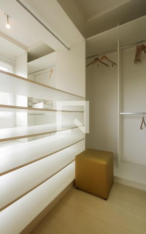 Casa de condomínio à venda com 260m², 4 quartos e 2 vagas Casa de condomínio à venda com 260m², 4 quartos e 2 vagasCloset suite