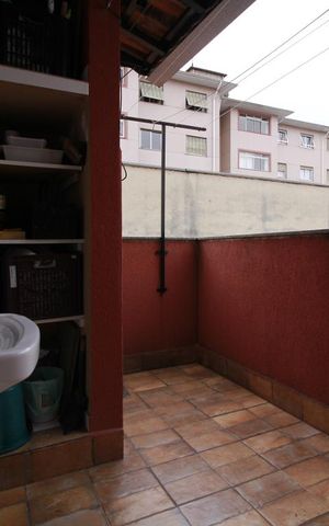 Casa à venda com 160m², 4 quartos e 1 vagaÁrea de Serviço