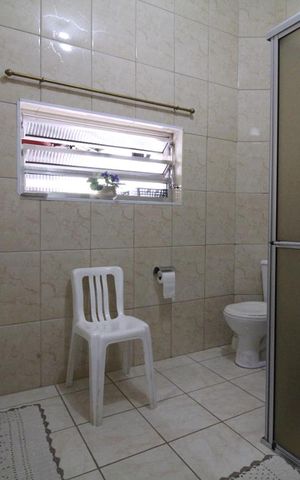Casa à venda com 160m², 4 quartos e 1 vagaBanheiro