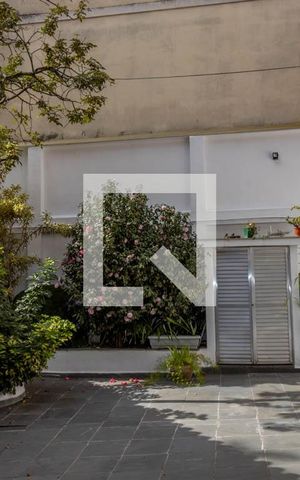 Casa para alugar com 401m², 4 quartos e 5 vagas Casa para alugar com 401m², 4 quartos e 5 vagasGaragem